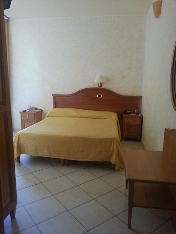 Hotel Mistef Фалерна Стая снимка