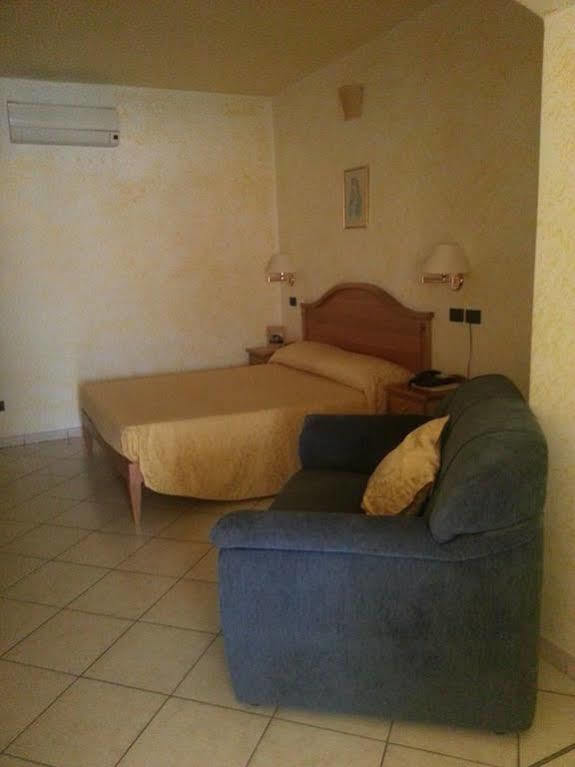 Hotel Mistef Фалерна Екстериор снимка