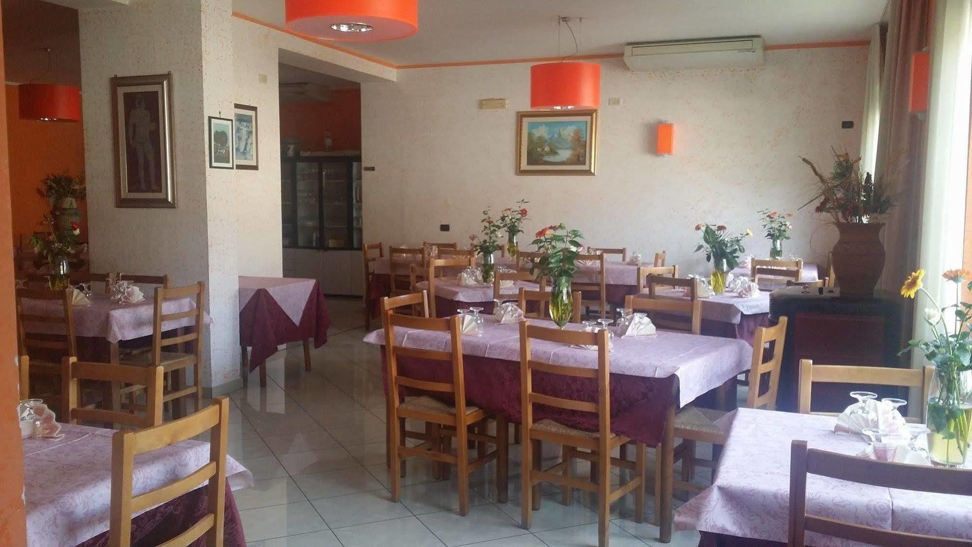 Hotel Mistef Фалерна Екстериор снимка